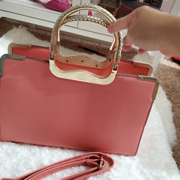 Purse - Picture 1 of 2